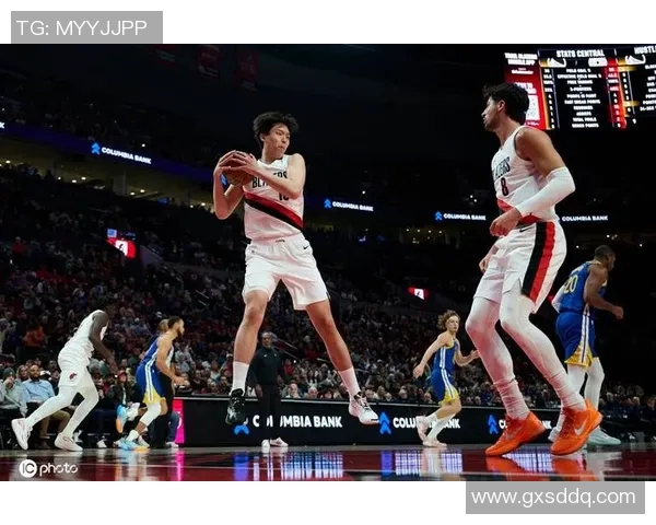 罗威登上开拓者官方海报封面！队记解析：若罗威能打杨瀚森就跌出轮换