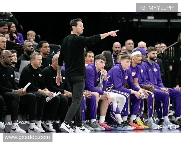 湖人内讧实锤！拉拉维亚直指内部脱节，雷迪克暗讽某人，难怪连败
